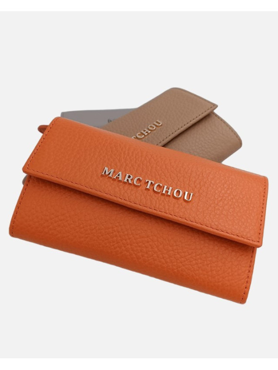 Un portefeuille en cuir .